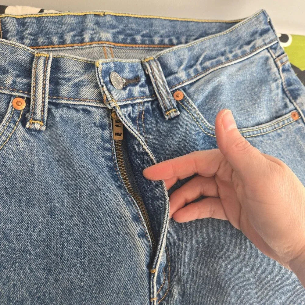 Levis 505 mens size 32x30 on tag hemmed to 27 medium wash blue denim jeans